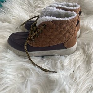 Oshkosh B’gosh✨ toddler shoe size 9